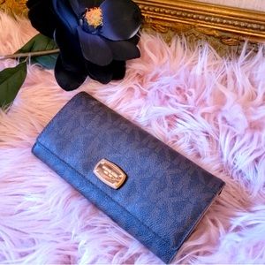 Michael Kors Signature Wallet